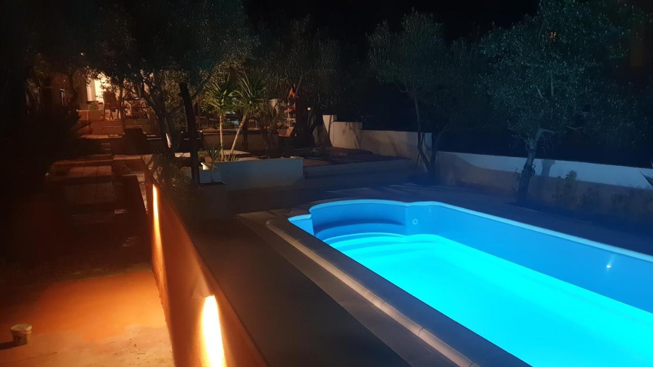 House Oliva With Private Pool And Large Garden Villa Stari Grad  Eksteriør billede