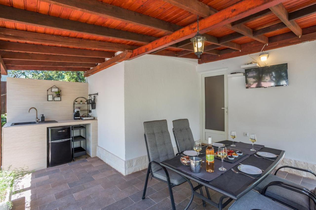 House Oliva With Private Pool And Large Garden Villa Stari Grad  Eksteriør billede