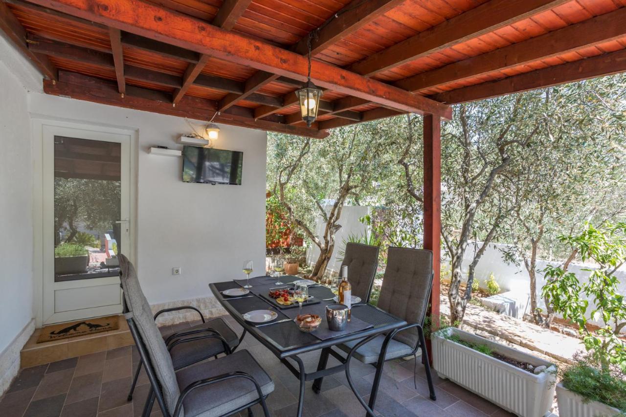 House Oliva With Private Pool And Large Garden Villa Stari Grad  Eksteriør billede