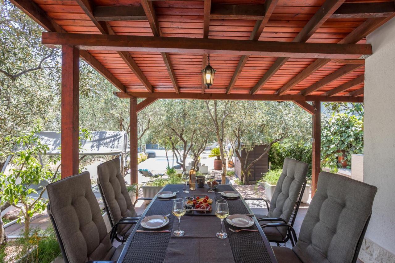 House Oliva With Private Pool And Large Garden Villa Stari Grad  Eksteriør billede