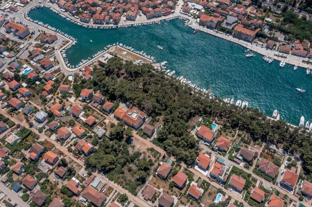 House Oliva With Private Pool And Large Garden Villa Stari Grad  Eksteriør billede