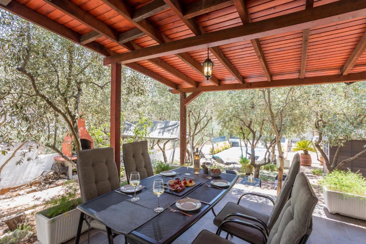 House Oliva With Private Pool And Large Garden Villa Stari Grad  Eksteriør billede