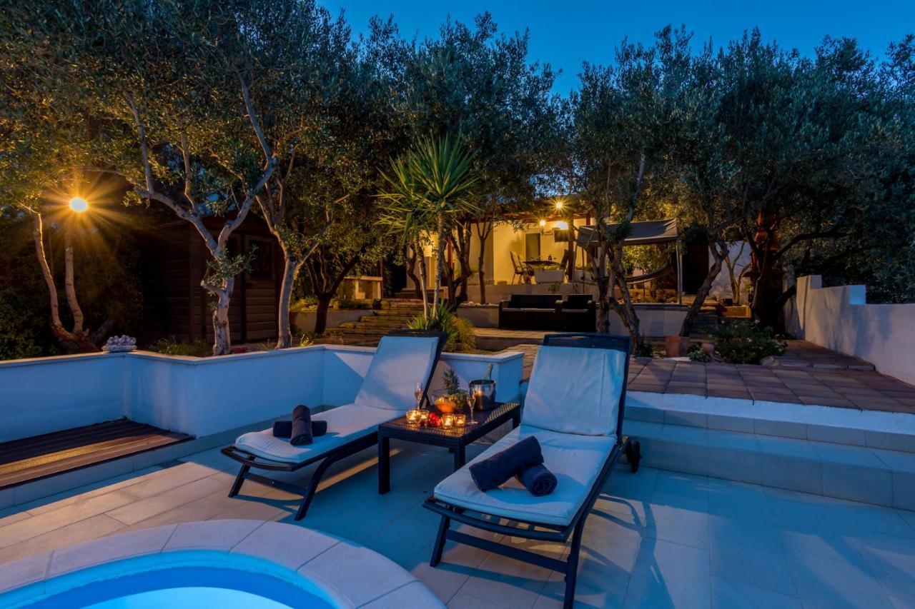 House Oliva With Private Pool And Large Garden Villa Stari Grad  Eksteriør billede